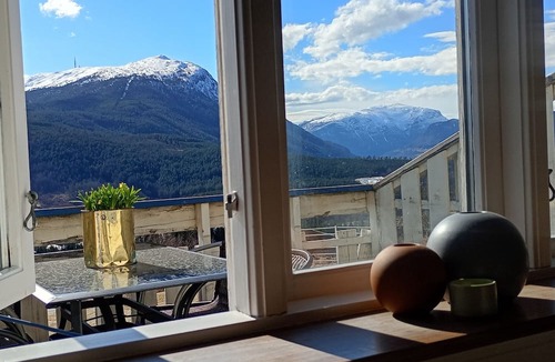 Sogndal House | English text
