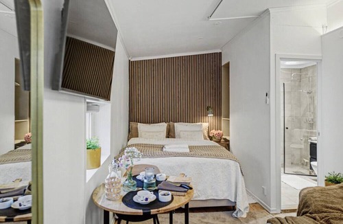 Oster Condo | Modern Malmö studio with king bed, fast WiFi & free parking in calm residential neighbourhood