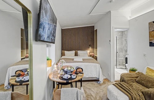 Oster Condo | Modern Malmö studio with king bed, fast WiFi & free parking in calm residential neighbourhood