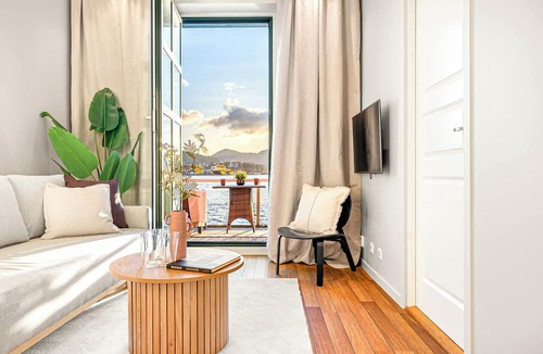 Sandviken Apartment | 105SB10 - 3BR Balcony Sea View