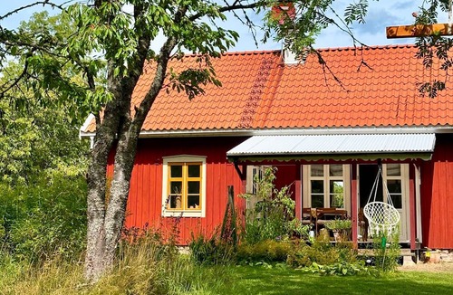 Aseda House | Little Owl House – Cosy Swedish Holiday Home with Hot Tub in Småland