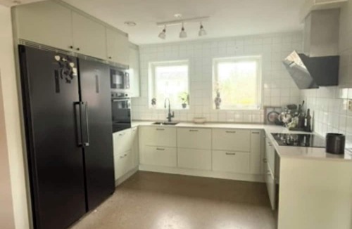 Torshalla House | Welcome to a spacious home in Mälby, close to nature and Lake Mälaren