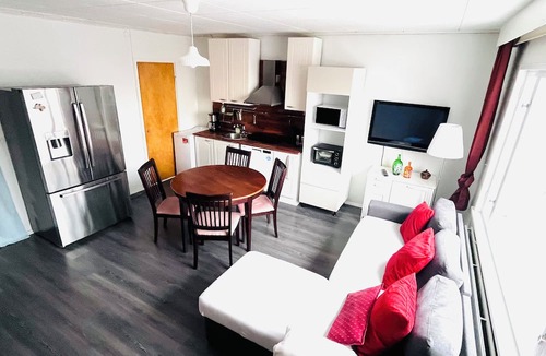 Tampere House | Lovely 2-bedroom townhome with AC, EV charging, FREE parking & garden in Tampere