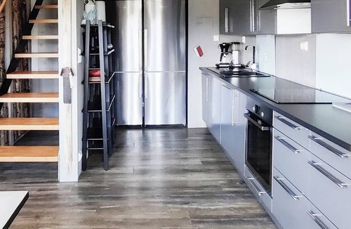 Al Municipality House | Simple cabin life in this nature cabin