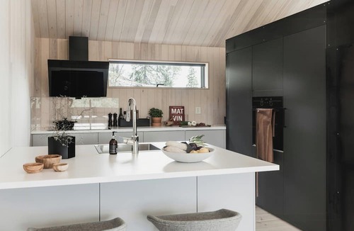 Selbu House | Cabin by Selbusjøen with ski and trail access