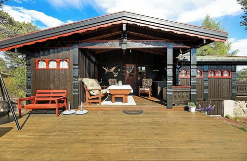 Nissedal House | Traditional cabin by Reinsvatn in Treungen