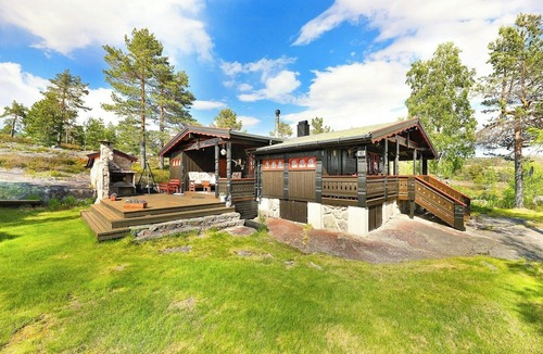 Nissedal House | Traditional cabin by Reinsvatn in Treungen