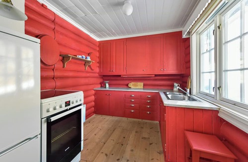Lunner House | Atmospheric log cabin by Myllavannet