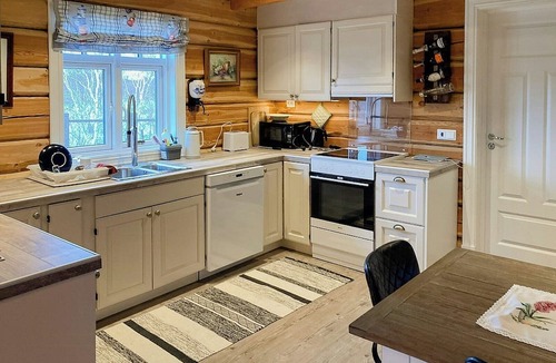 Averoy Municipality House | Cozy log cabin in Karvag