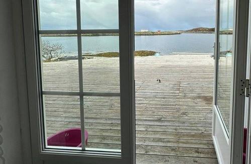 Gjengstoa House | Historic cabin by the Atlantic Ocean Road