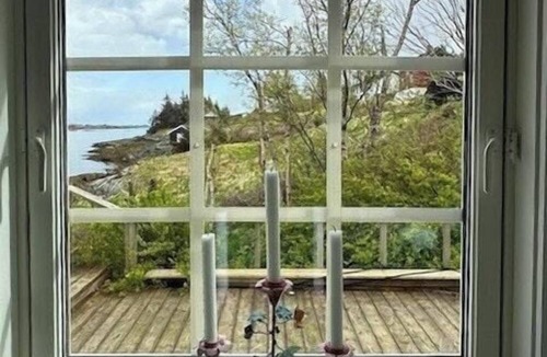 Gjengstoa House | Historic cabin by the Atlantic Ocean Road