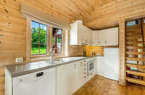 Kvinesdal House | Cabin with jacuzzi and stream in Krågeland