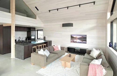 Straumsjoen House | New cabin with ocean views in Vesterålen