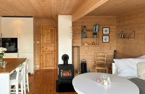 Sveio House | Cabin with private pier by the sea at Tittelsnes