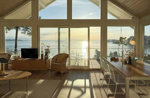 Re Municipality House | Cabin with veranda and fjord view near Tønsberg