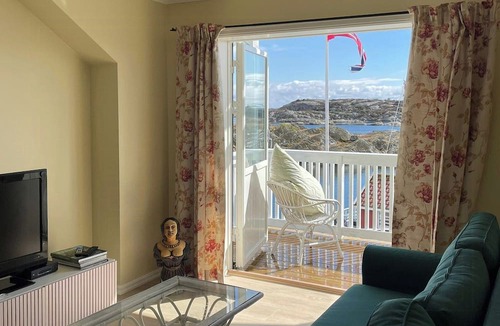 Tvedestrand House | Modern beach house on car-free Vestre Sandøya