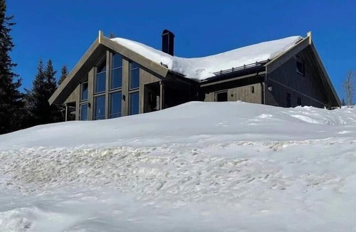 Svingvoll House | Luxurious family cabin by the ski trails