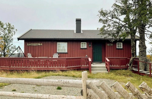 Ringsaker House | Family cabin with sun and views at Ljøsheim