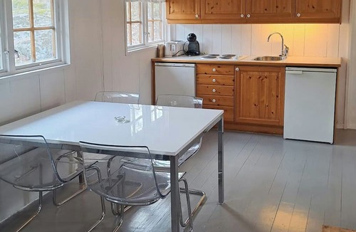Lillesand House | Large house with private dock in Blindleia