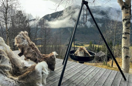 Hemsedal House | Timber cabin with ski-in access at Solheisen