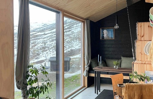 Sogndal House | Floating dream cabin embraced by nature