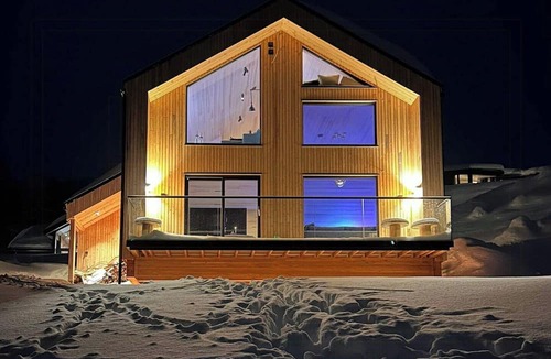 Sogndal House | Modern cabin with a personal touch