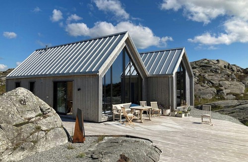 Bokn House | Seaside cabin with secluded location in Bokn