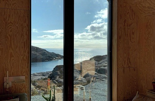 Bokn House | Seaside cabin with secluded location in Bokn