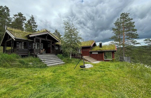 Bolkesjo House | Cabin with games room and views of Follsjå