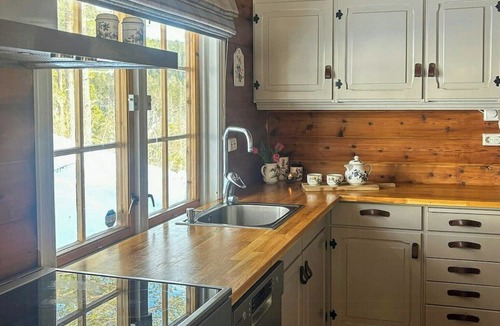 Bolkesjo House | Cabin with games room and views of Follsjå