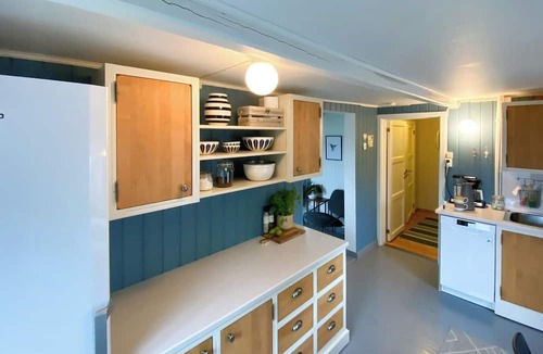 Ballstad House | Charming old cottage with sea view in Ballstad
