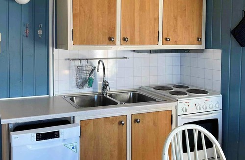 Ballstad House | Charming old cottage with sea view in Ballstad