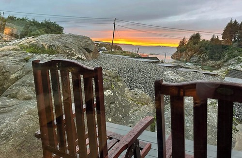 Selbjorn House | Cabin on hilltop with beach and sea views