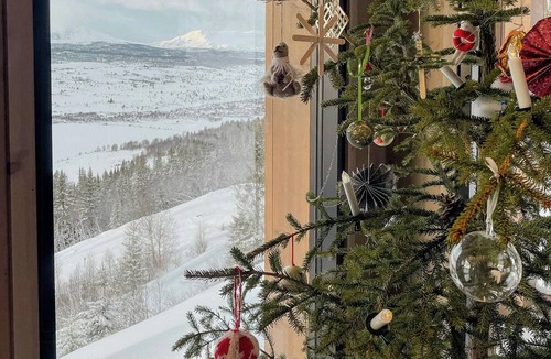 Vestre Slidre House | Family cabin with picturesque view at Røn