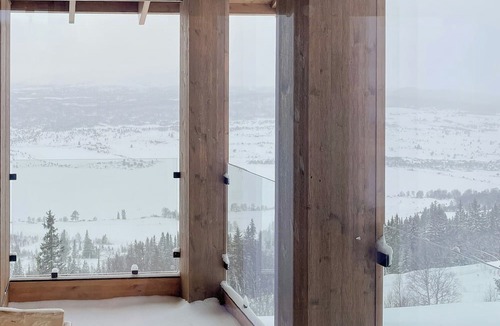 Vestre Slidre House | Family cabin with picturesque view at Røn