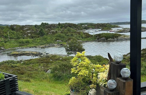 Gulen Municipality House | Cabin with sea views in Mjømna