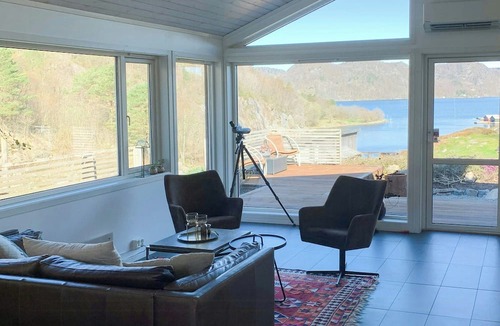 Spangereid House | Cabin by the fjord med spa and sea view