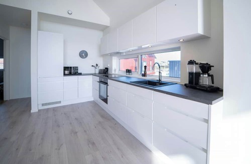 Vestbygd House | Modern holiday home with sea view in Borhaug