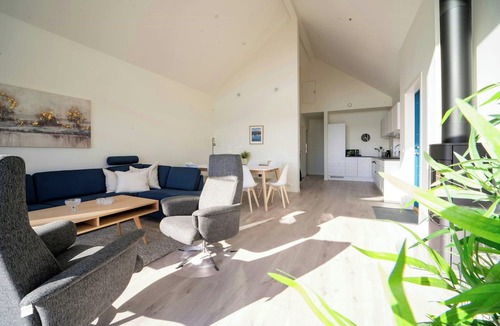 Vestbygd House | Modern holiday home with sea view in Borhaug