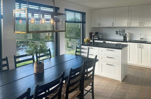 Hovden House | Cozy architect-designed cabin with river view