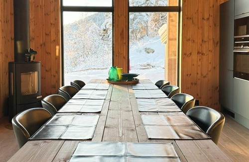 Luster House | Cabin embraced by extrairdinary nature