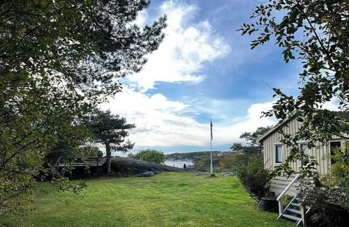 Grimstad House | Summer cabin with sea view in Southern Norway