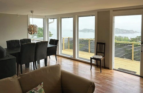 Sogne House | Beautiful cabin with ocean view in Lyngmyr