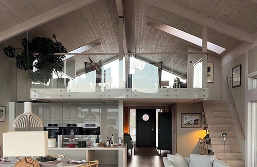 Bjugn House | Cottage with sunny terraces and sea views