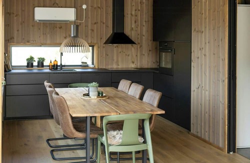 Lund House | Cozy cabin with view over Åvedalsvannet