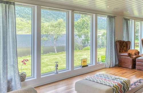 Sortland House | Lakeside lodge with fishing