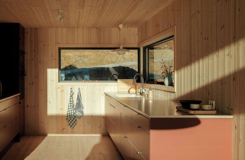 Nissedal House | Designer cabin by Lake Nisser with view and sauna
