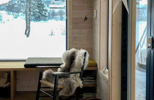 Vinje House | Beautiful architecture by Vågslidvatnet lake