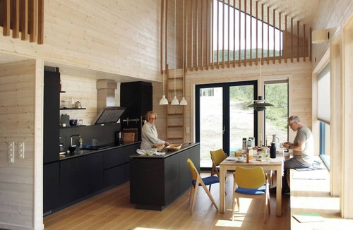 Vinje House | Beautiful architecture by Vågslidvatnet lake
