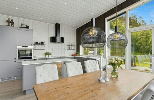Indre Fosen House | Luxurious seaside cabin in scenic Råkvåg